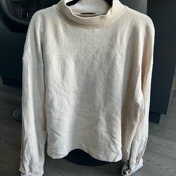 ZARA KNIT SWEATER - Picture 1 of 2